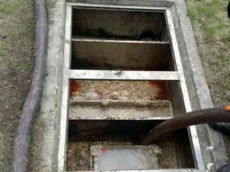 马湾镇隔油池清理