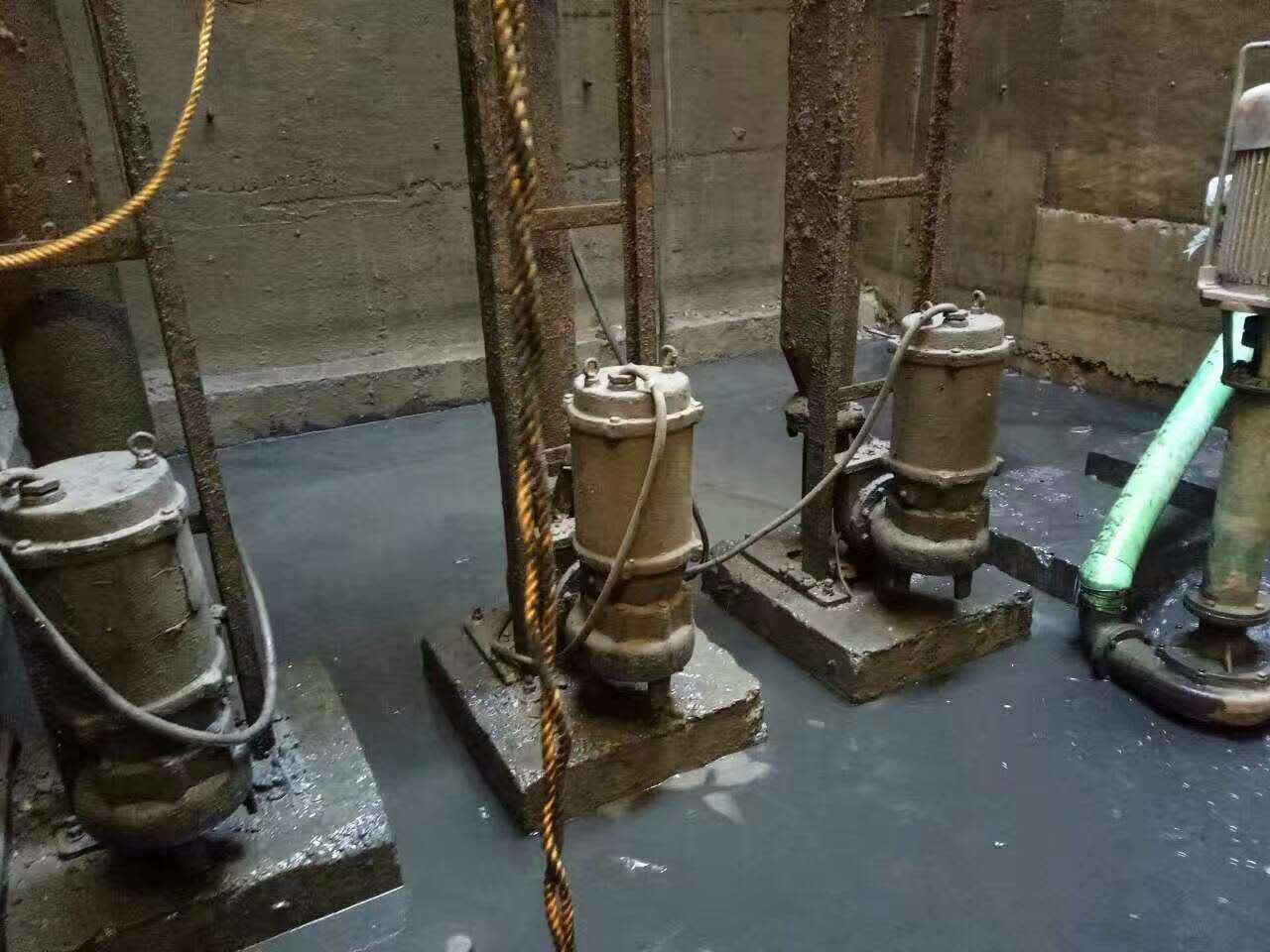 马湾镇污水池清理