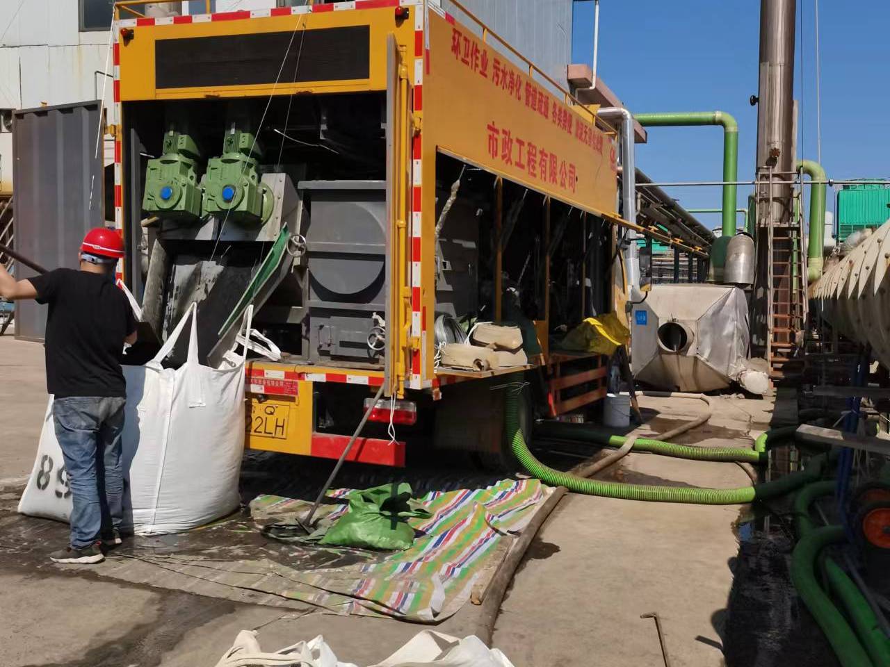 马湾镇淤泥压干处理