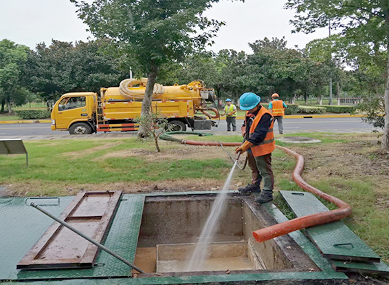 马湾镇化油池清理